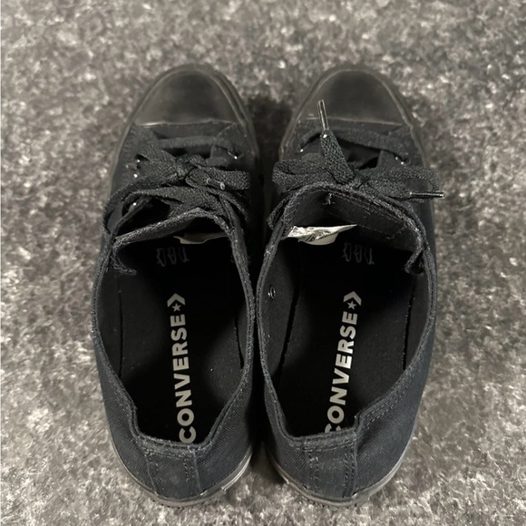Converse Black Low Top Sneakers Women’s Size 7 Men’s Size 5 - Picture 2 of 8